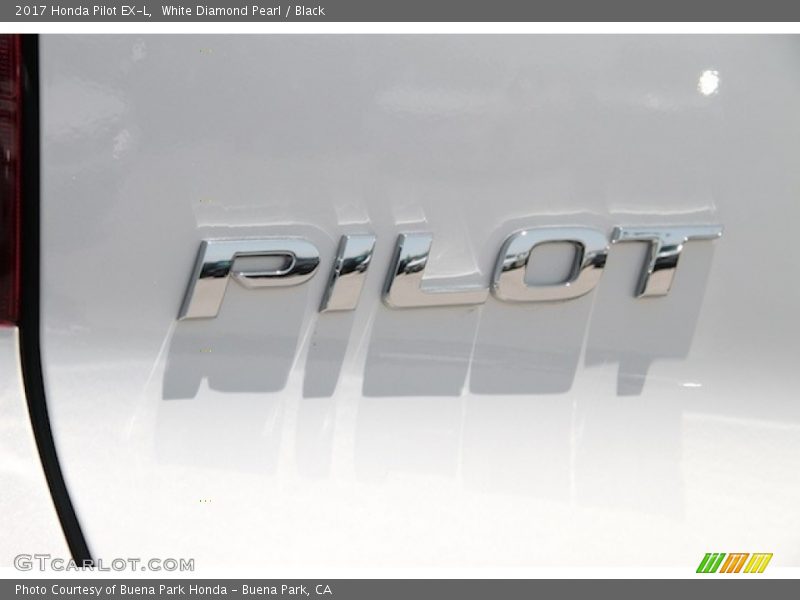 White Diamond Pearl / Black 2017 Honda Pilot EX-L