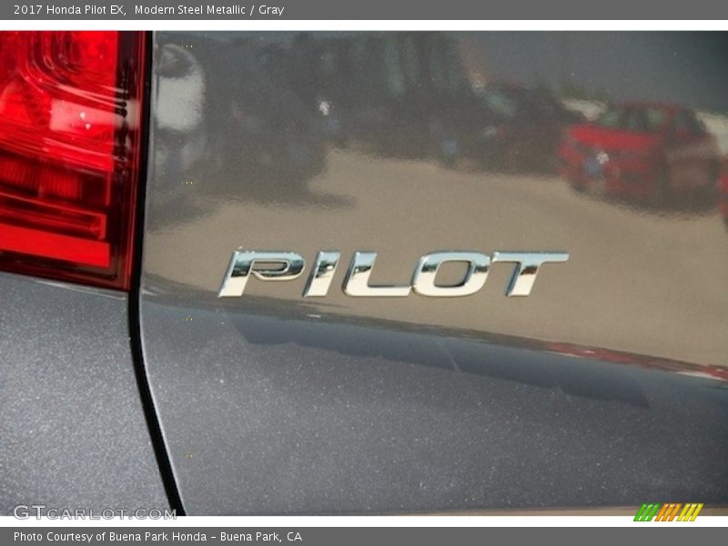 Modern Steel Metallic / Gray 2017 Honda Pilot EX