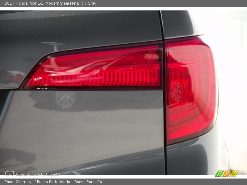 Modern Steel Metallic / Gray 2017 Honda Pilot EX