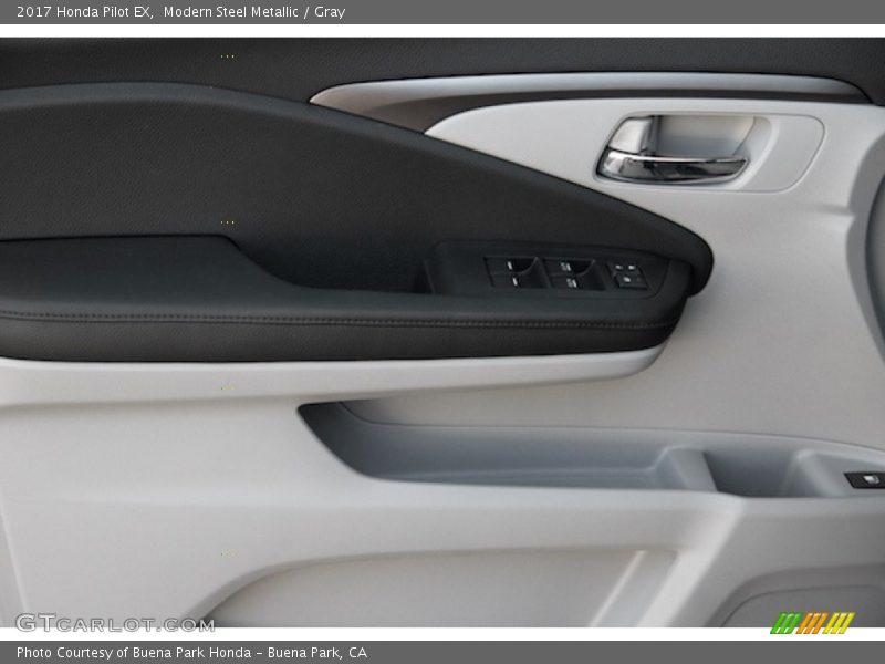 Modern Steel Metallic / Gray 2017 Honda Pilot EX
