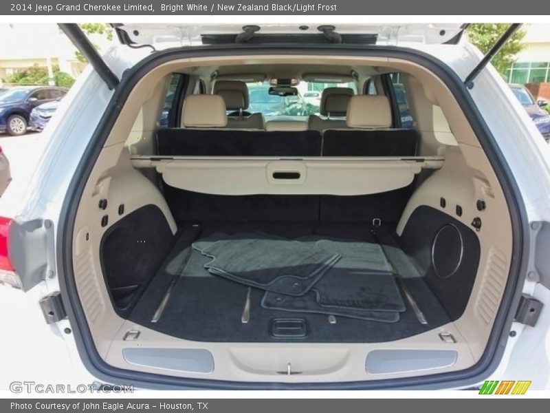Bright White / New Zealand Black/Light Frost 2014 Jeep Grand Cherokee Limited