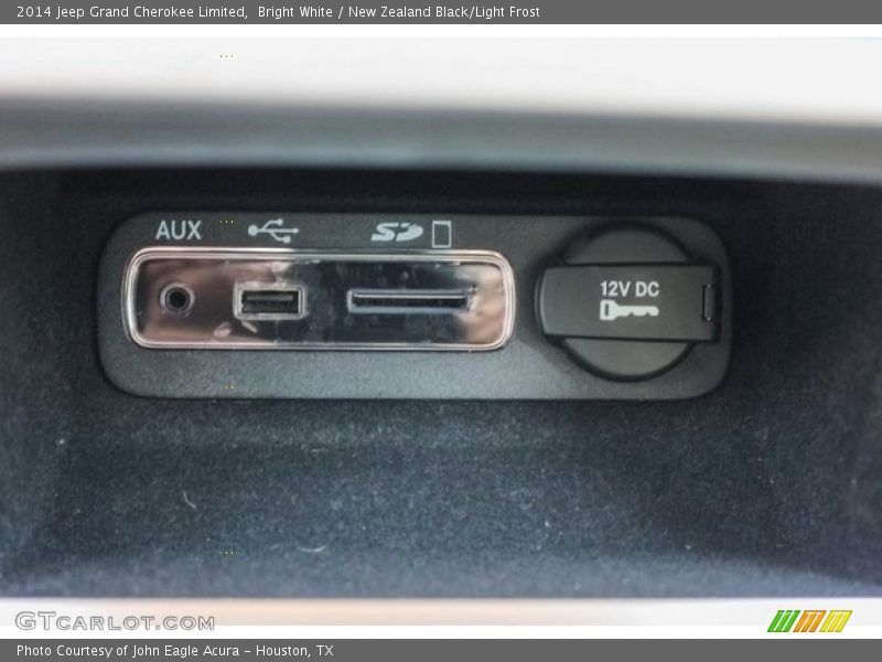 Bright White / New Zealand Black/Light Frost 2014 Jeep Grand Cherokee Limited