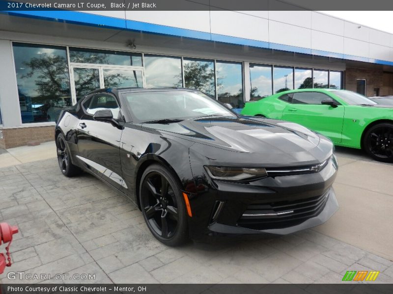 Front 3/4 View of 2017 Camaro LT Coupe