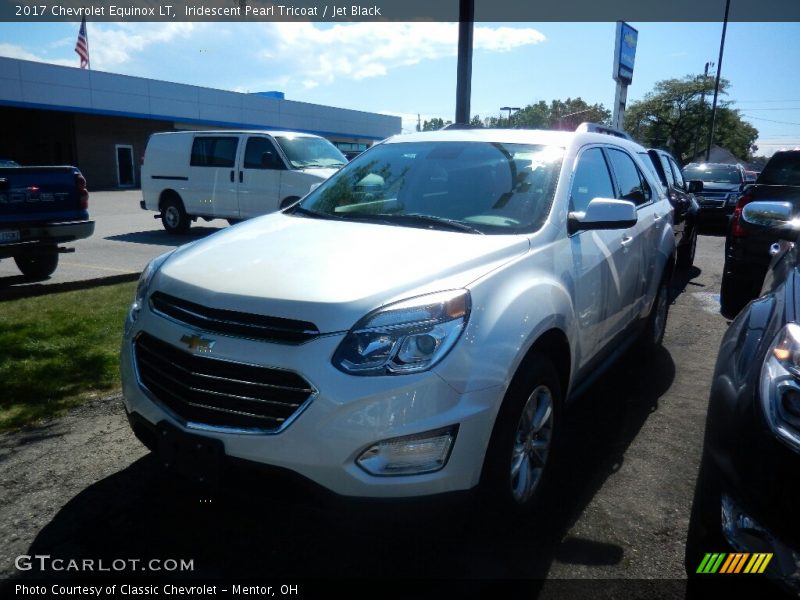 Iridescent Pearl Tricoat / Jet Black 2017 Chevrolet Equinox LT