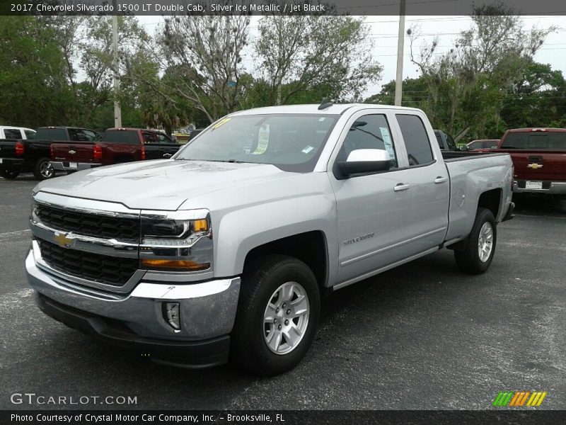 Front 3/4 View of 2017 Silverado 1500 LT Double Cab