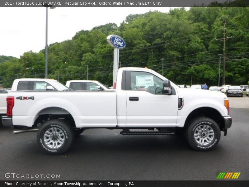 Oxford White / Medium Earth Gray 2017 Ford F250 Super Duty XLT Regular Cab 4x4