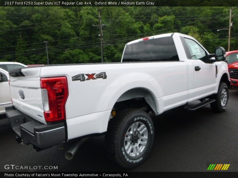 Oxford White / Medium Earth Gray 2017 Ford F250 Super Duty XLT Regular Cab 4x4