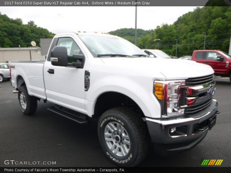 Oxford White / Medium Earth Gray 2017 Ford F250 Super Duty XLT Regular Cab 4x4