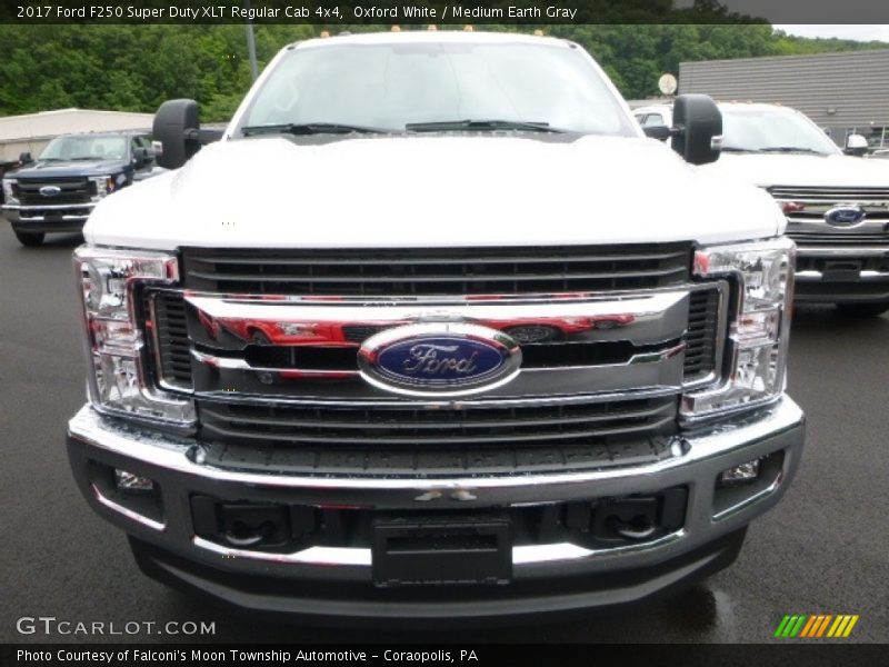 Oxford White / Medium Earth Gray 2017 Ford F250 Super Duty XLT Regular Cab 4x4