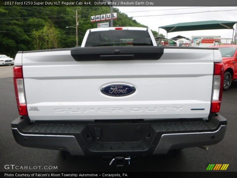 Oxford White / Medium Earth Gray 2017 Ford F250 Super Duty XLT Regular Cab 4x4