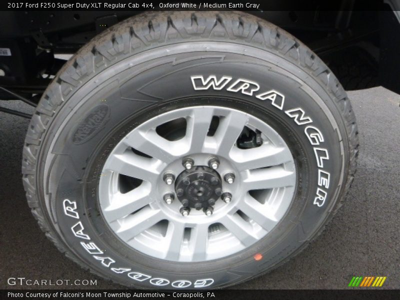 Oxford White / Medium Earth Gray 2017 Ford F250 Super Duty XLT Regular Cab 4x4