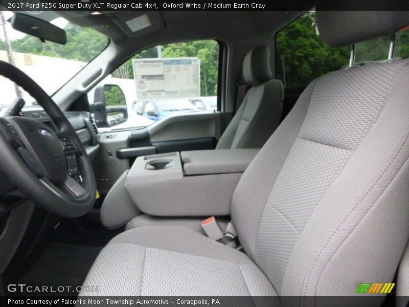 Oxford White / Medium Earth Gray 2017 Ford F250 Super Duty XLT Regular Cab 4x4
