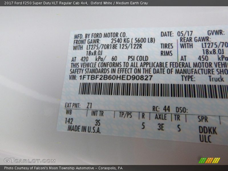 Oxford White / Medium Earth Gray 2017 Ford F250 Super Duty XLT Regular Cab 4x4