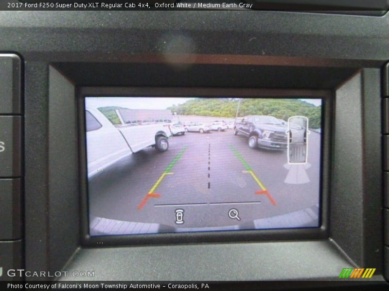 Oxford White / Medium Earth Gray 2017 Ford F250 Super Duty XLT Regular Cab 4x4