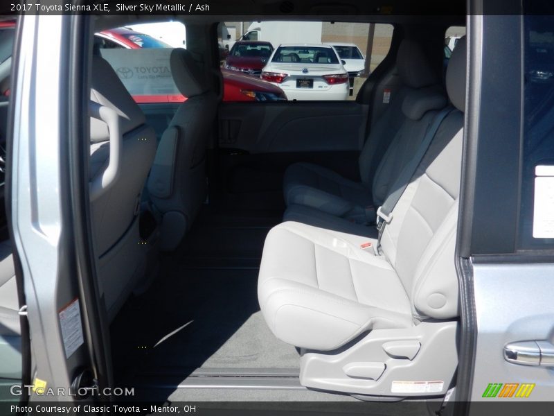 Silver Sky Metallic / Ash 2017 Toyota Sienna XLE