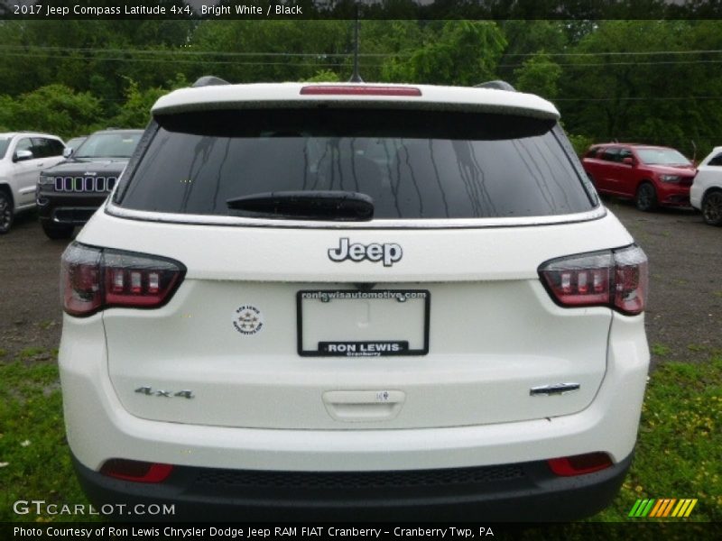 Bright White / Black 2017 Jeep Compass Latitude 4x4