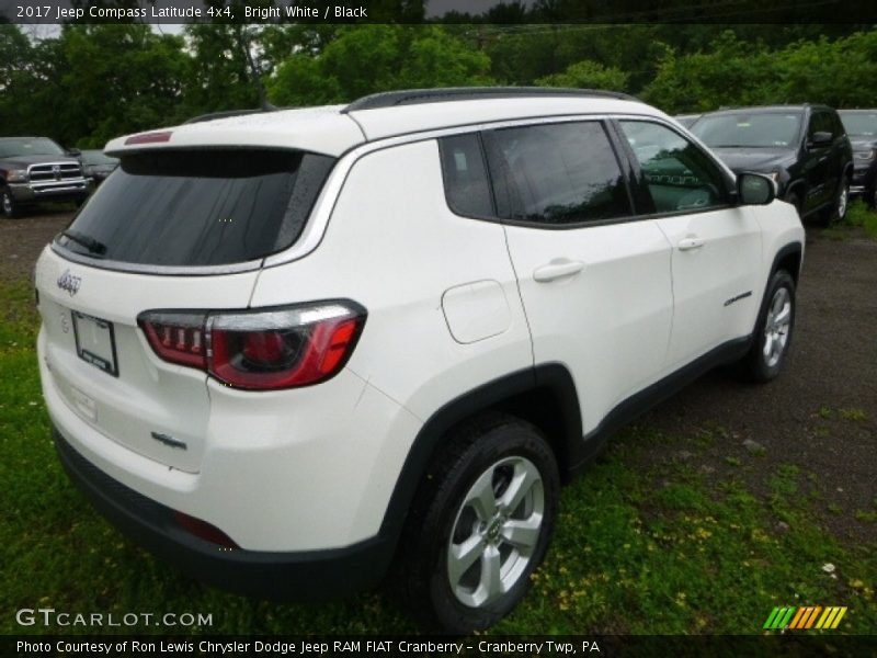 Bright White / Black 2017 Jeep Compass Latitude 4x4