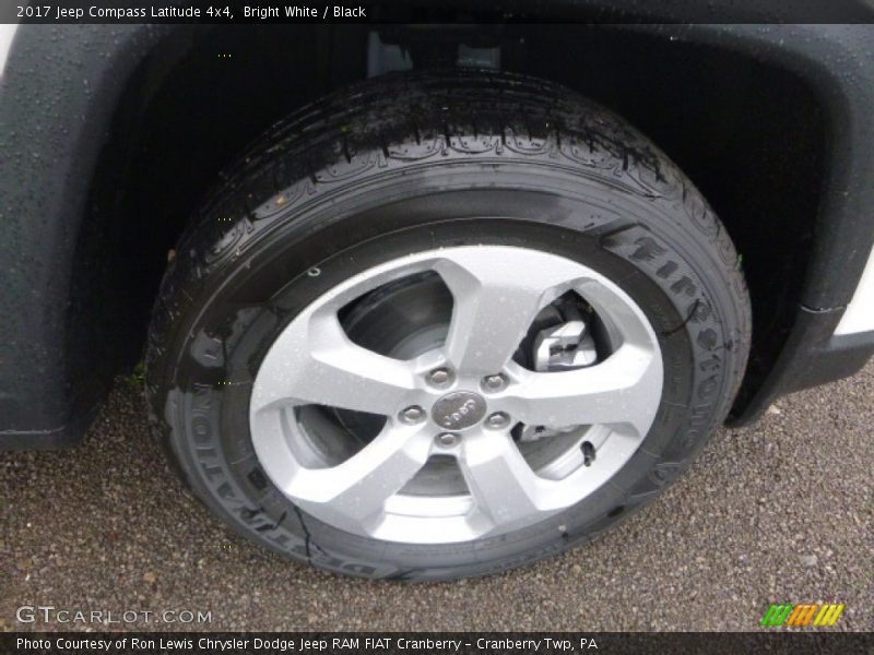 Bright White / Black 2017 Jeep Compass Latitude 4x4