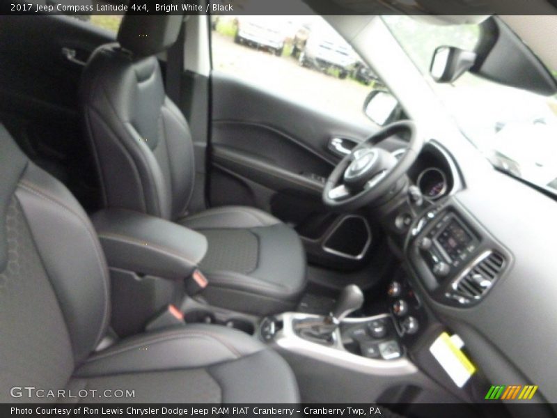 Bright White / Black 2017 Jeep Compass Latitude 4x4