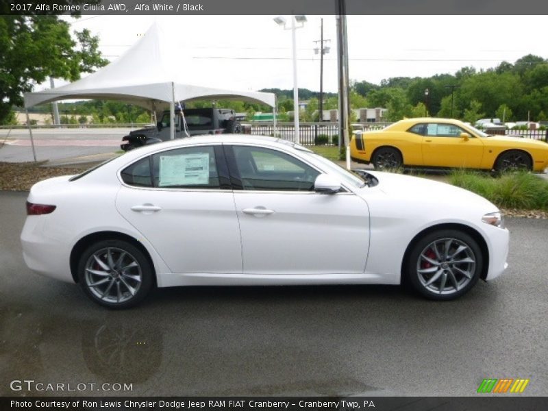 Alfa White / Black 2017 Alfa Romeo Giulia AWD