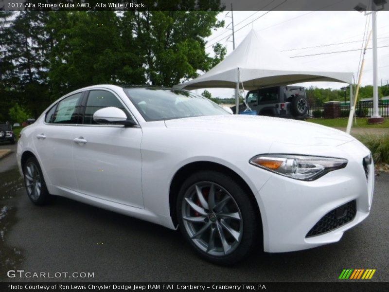 Alfa White / Black 2017 Alfa Romeo Giulia AWD