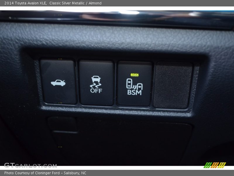 Classic Silver Metallic / Almond 2014 Toyota Avalon XLE