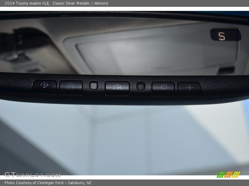 Classic Silver Metallic / Almond 2014 Toyota Avalon XLE