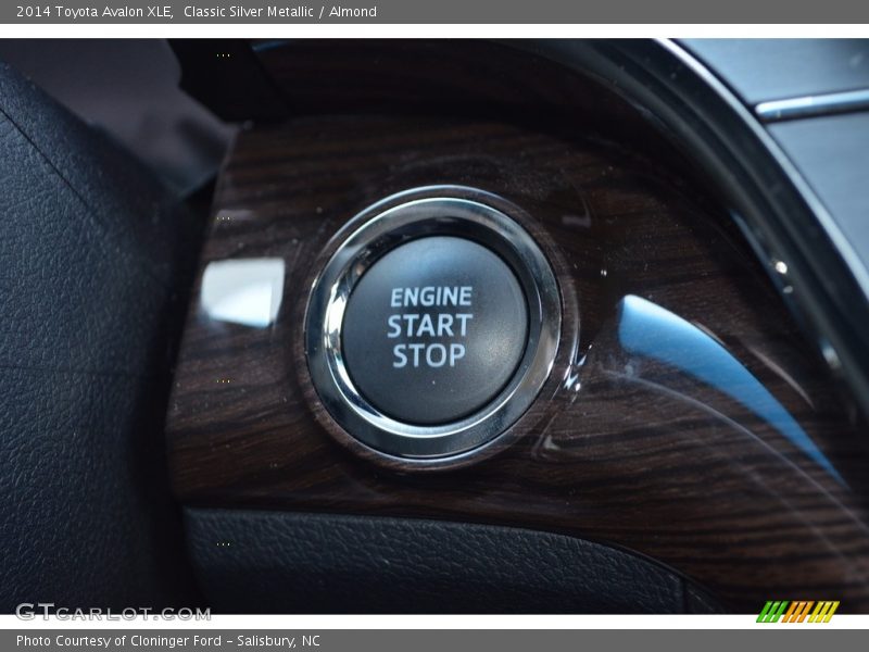 Classic Silver Metallic / Almond 2014 Toyota Avalon XLE