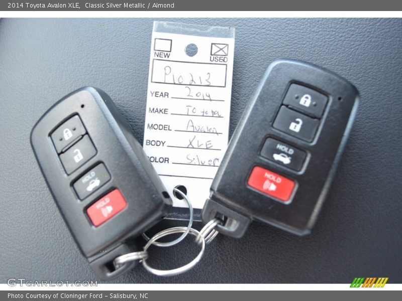 Classic Silver Metallic / Almond 2014 Toyota Avalon XLE