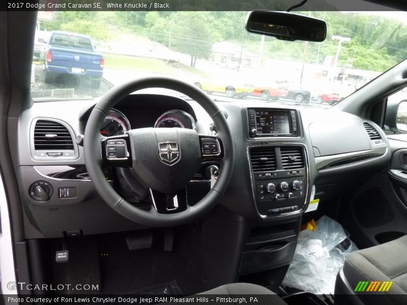 White Knuckle / Black 2017 Dodge Grand Caravan SE