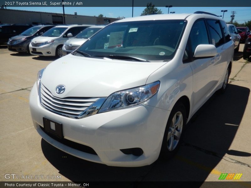 Super White / Ash 2017 Toyota Sienna LE