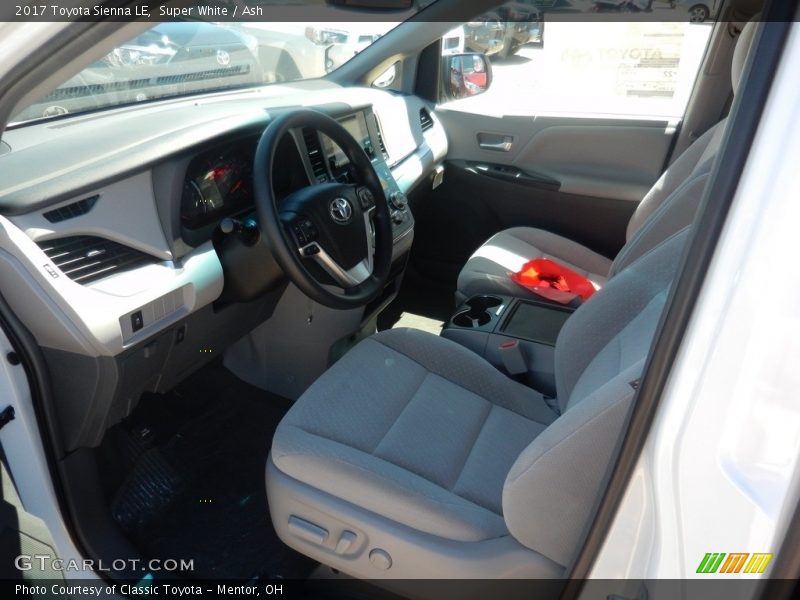 Super White / Ash 2017 Toyota Sienna LE