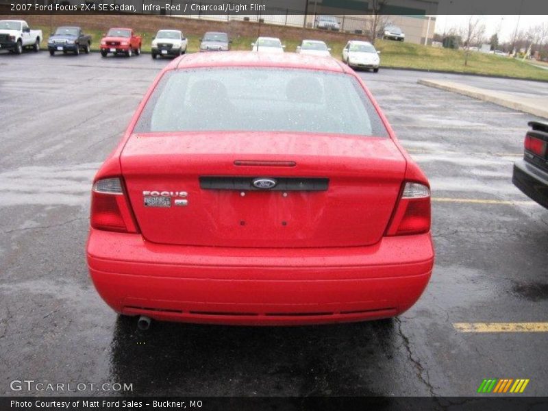 Infra-Red / Charcoal/Light Flint 2007 Ford Focus ZX4 SE Sedan