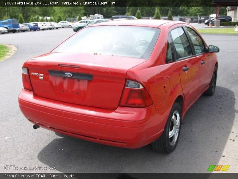 Infra-Red / Charcoal/Light Flint 2007 Ford Focus ZX4 SE Sedan