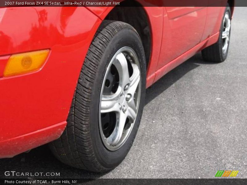 Infra-Red / Charcoal/Light Flint 2007 Ford Focus ZX4 SE Sedan