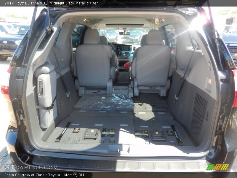 Midnight Black Metallic / Ash 2017 Toyota Sienna XLE