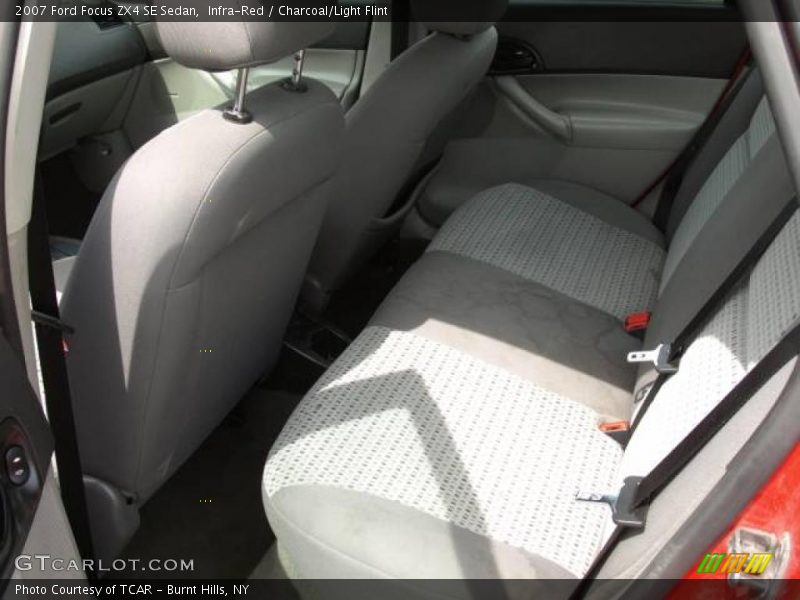 Infra-Red / Charcoal/Light Flint 2007 Ford Focus ZX4 SE Sedan