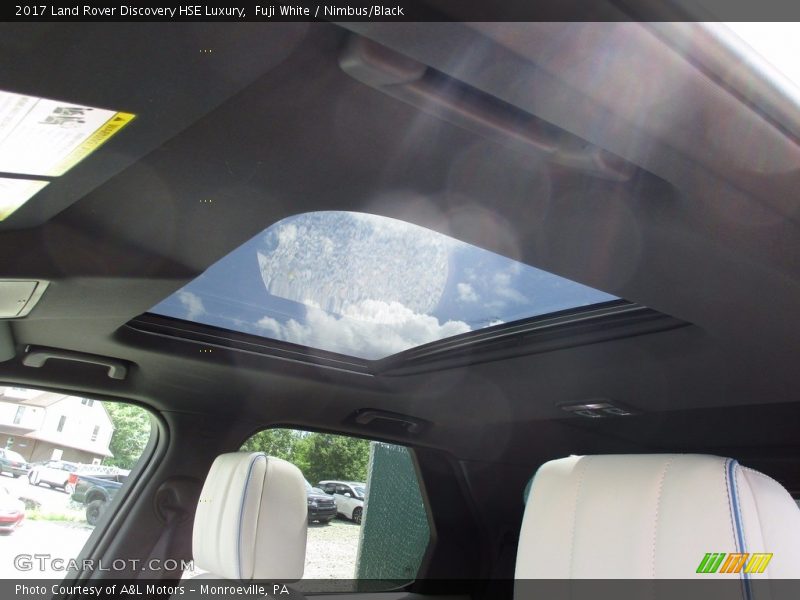Fuji White / Nimbus/Black 2017 Land Rover Discovery HSE Luxury