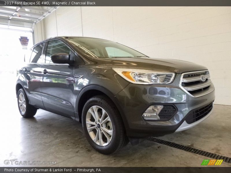 Magnetic / Charcoal Black 2017 Ford Escape SE 4WD
