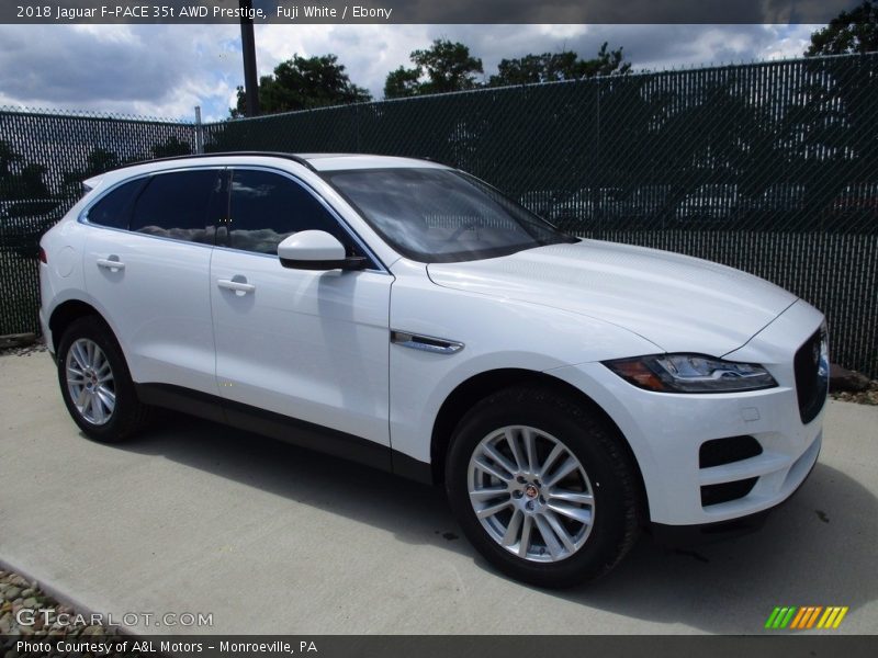 Front 3/4 View of 2018 F-PACE 35t AWD Prestige