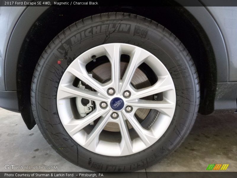 Magnetic / Charcoal Black 2017 Ford Escape SE 4WD