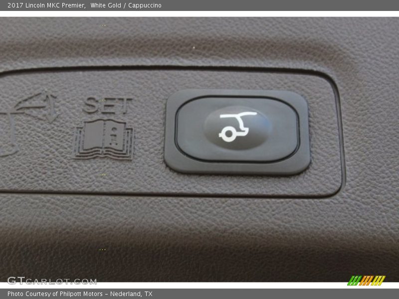 White Gold / Cappuccino 2017 Lincoln MKC Premier