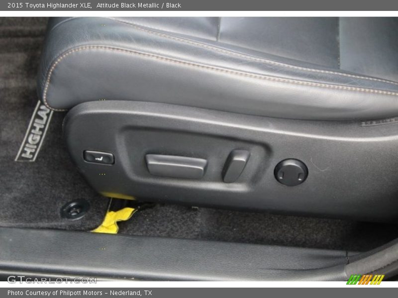 Attitude Black Metallic / Black 2015 Toyota Highlander XLE