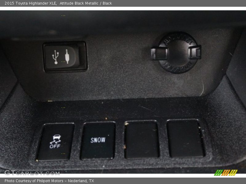 Attitude Black Metallic / Black 2015 Toyota Highlander XLE