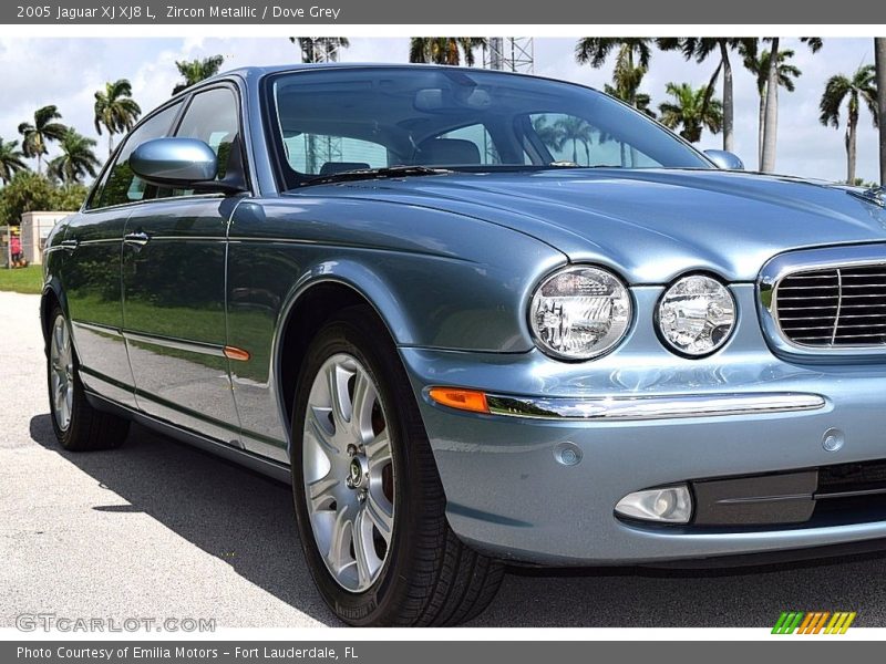 Zircon Metallic / Dove Grey 2005 Jaguar XJ XJ8 L