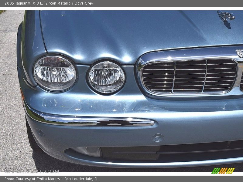 Zircon Metallic / Dove Grey 2005 Jaguar XJ XJ8 L