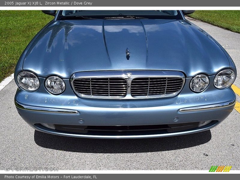 Zircon Metallic / Dove Grey 2005 Jaguar XJ XJ8 L