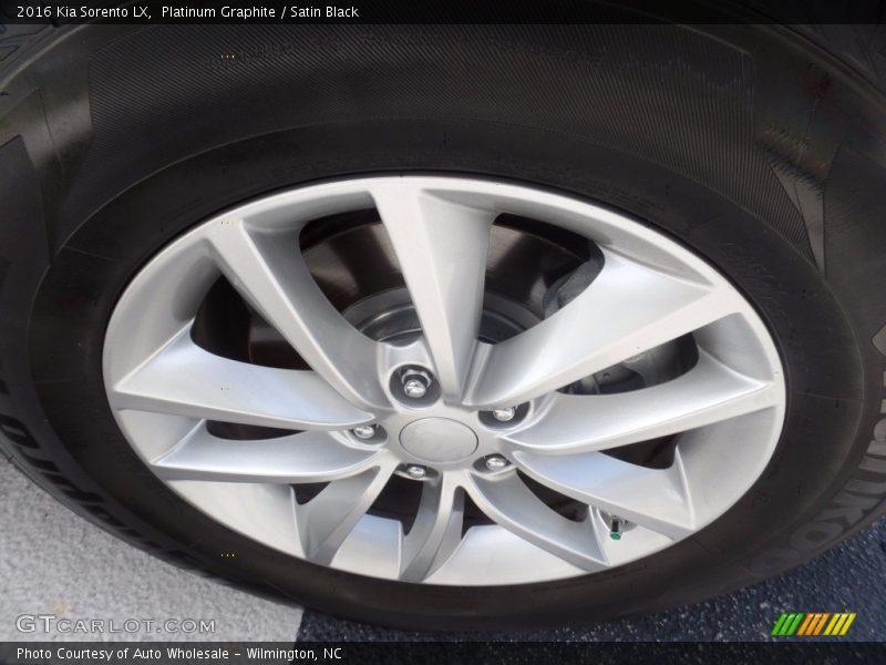 Platinum Graphite / Satin Black 2016 Kia Sorento LX