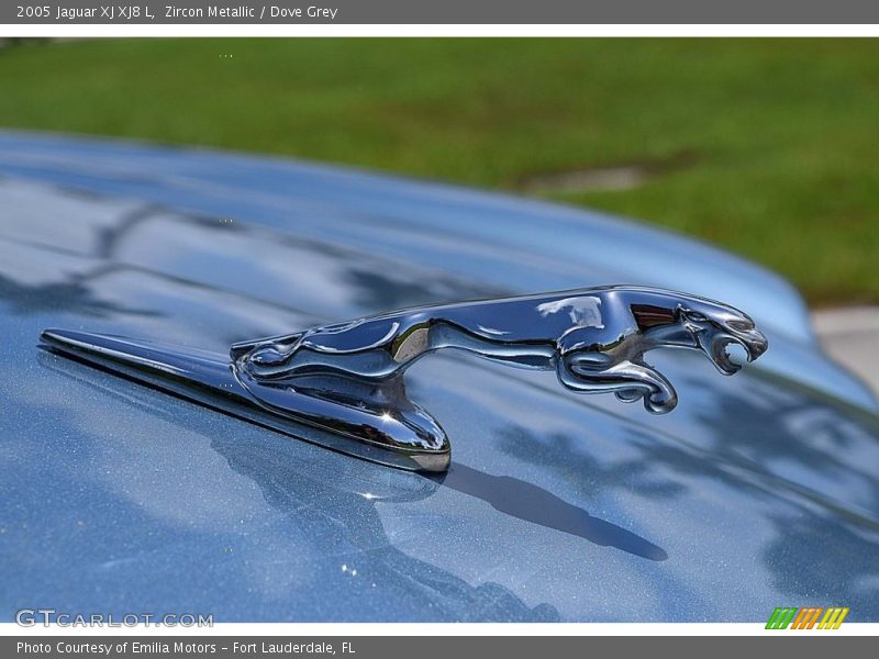 Zircon Metallic / Dove Grey 2005 Jaguar XJ XJ8 L