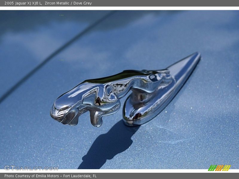 Zircon Metallic / Dove Grey 2005 Jaguar XJ XJ8 L